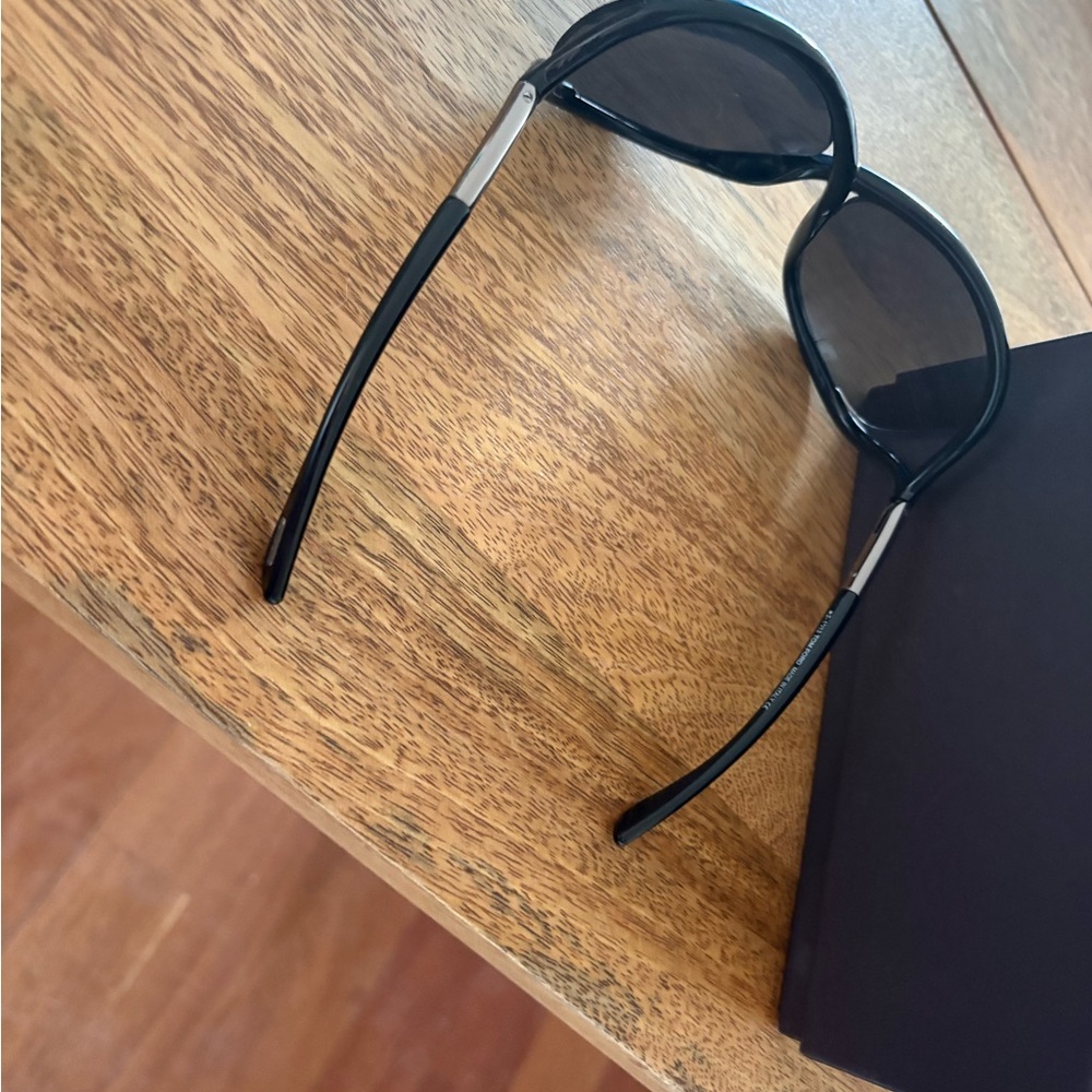 Authentic Tom ford sunglasses. Excellent condition - Picture 2 of 5